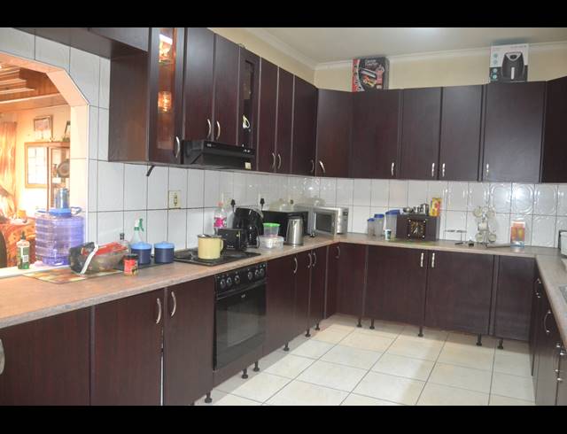 3 BEDROOM HOUSE FOR SALE IN PARK RYNIE